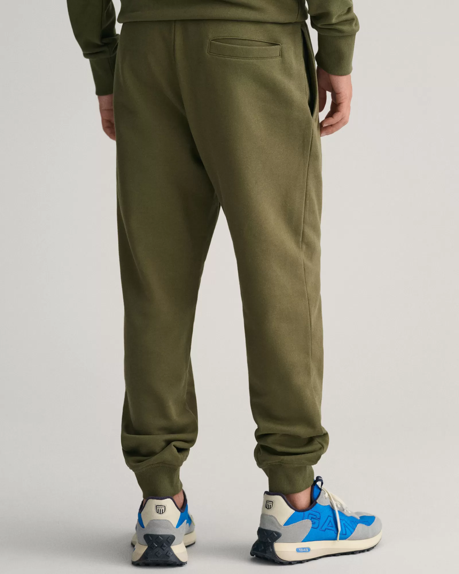 Men GANT Pants*Tonal Archive Shield Sweatpants JUNIPER GREEN